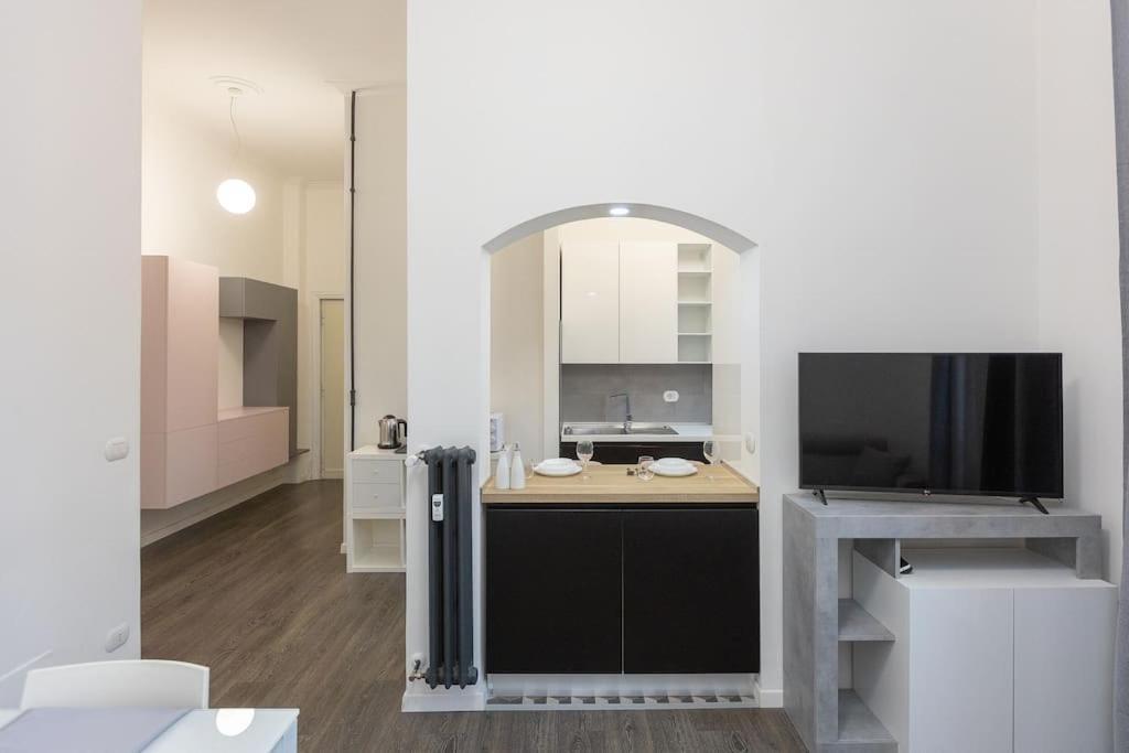 Elegant Near The Colosseum And Metro Apartamento Roma